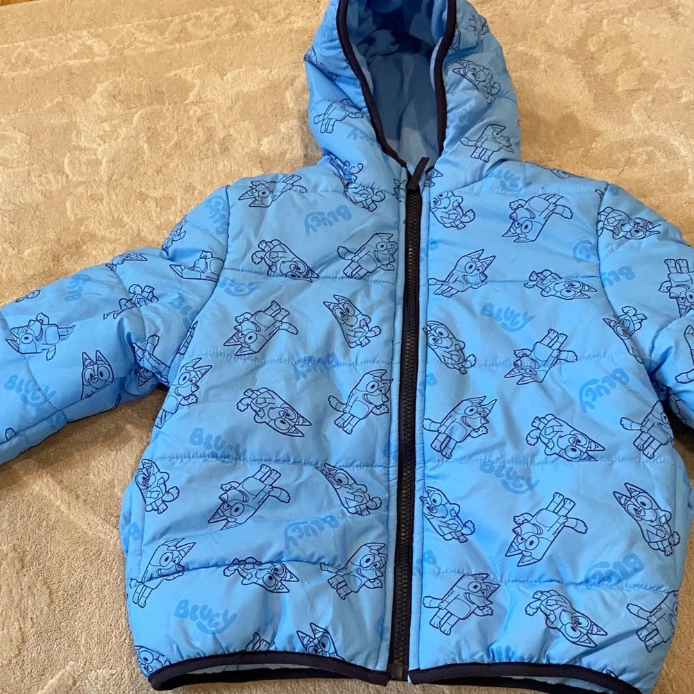 Bluey reversible Blue Kids Puffer Jacket… size 6/7